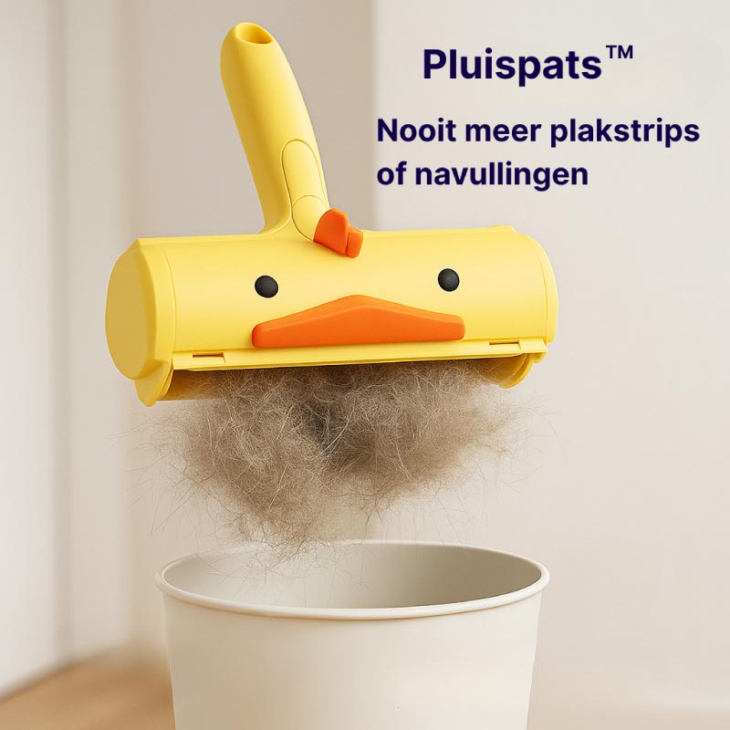 PluisPats™ haarverwijderaar in eendvorm wordt leeggemaakt boven een vuilbak – toont grote hoeveelheid dierenharen en benadrukt dat er geen plakstrips of navullingen nodig zijn.